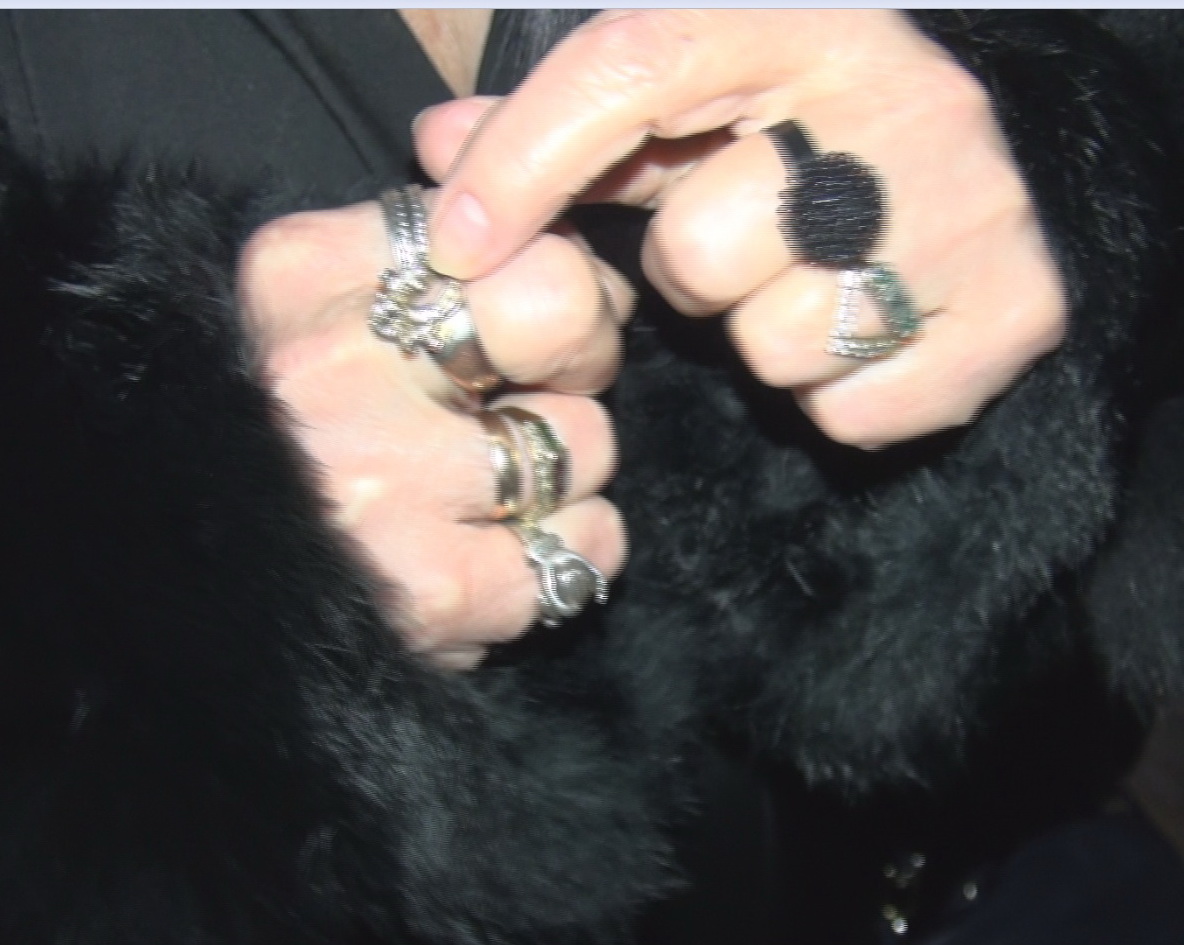 Bijuteria de pe degetul aratator al Ancai Pandrea a fost purtata de Iurie Darie