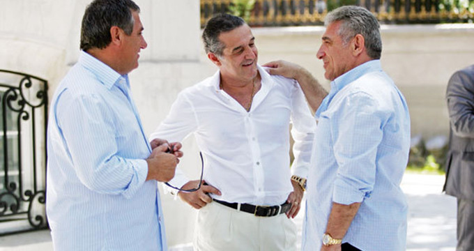 In prezent toti trei se afla in spatele gratiilor