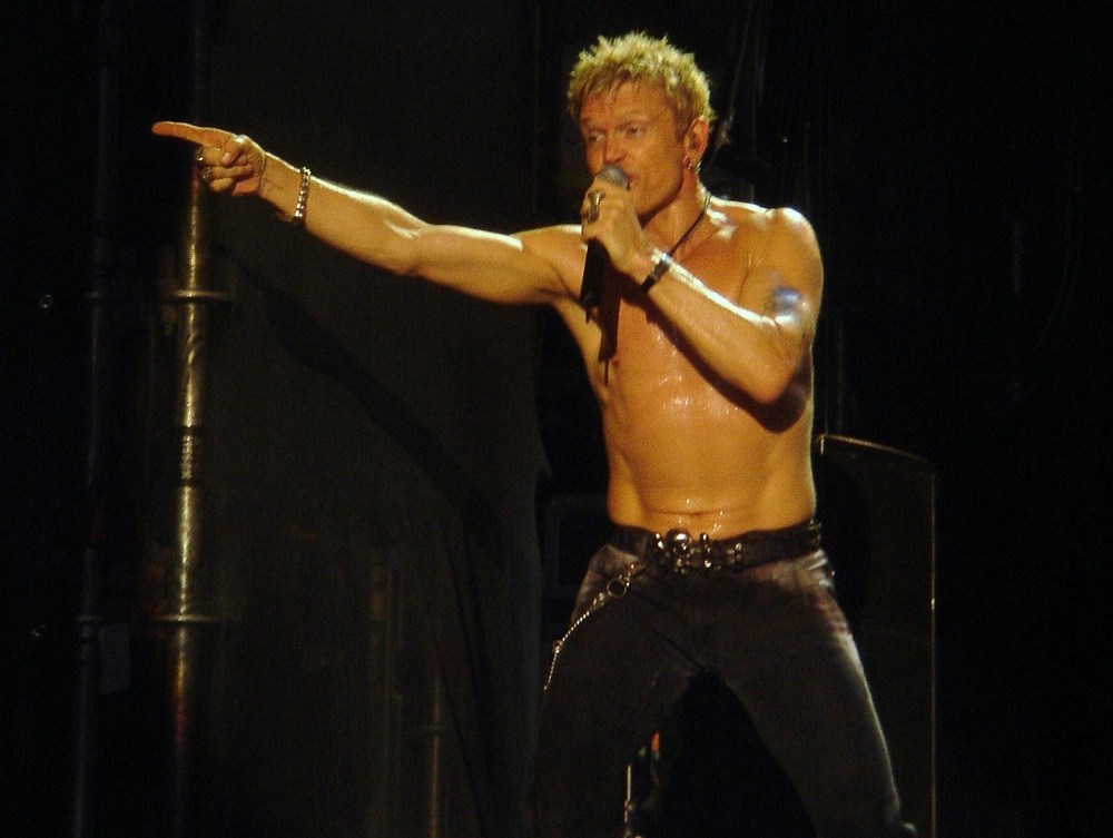 Vedeta a cerut in backstage multe sticle de tarie