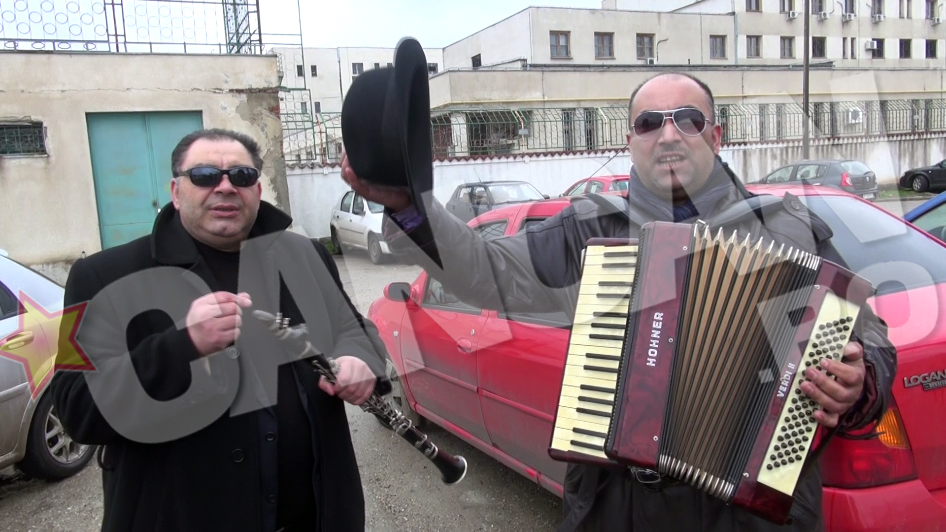 Cei doi le-au transmis 