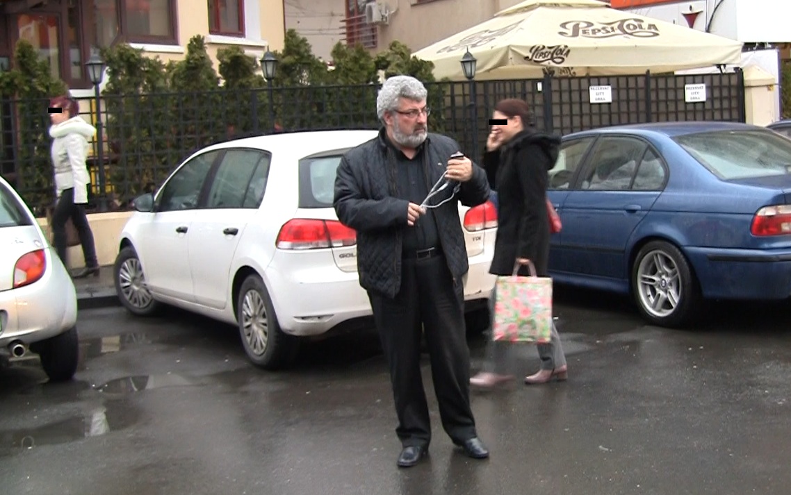 Prigoana a vrut sa-si limpezeasca mintea cu muzica, la iesirea din restaurant