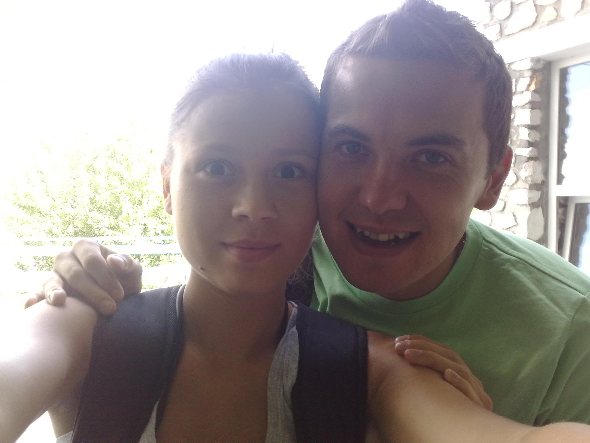 Estera si Adrian isi trimit mesaje de dragoste, la distanta