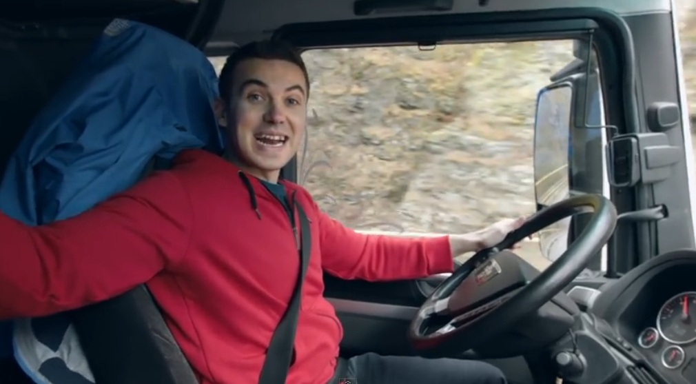 Adrian Oprea este sofer de tir de la 18 ani