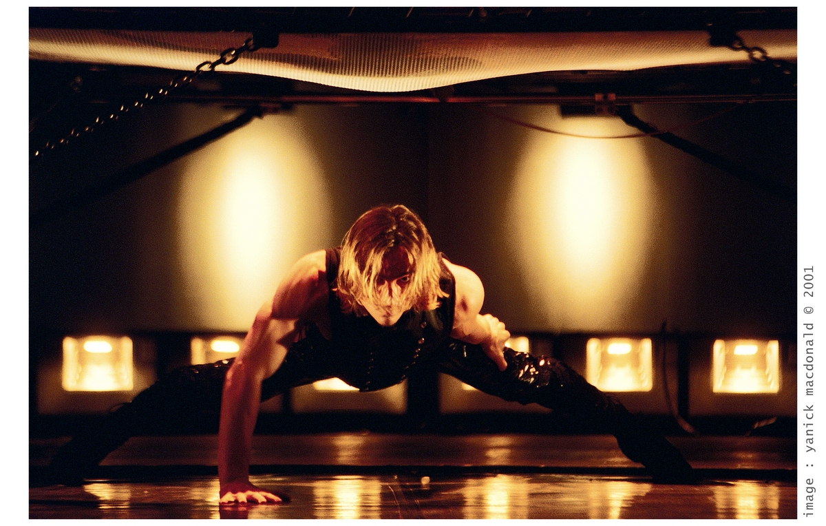 Doru este unul dintre fondatorii Circ Etoile