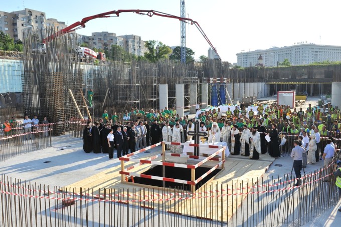 In 2012 Patriarhul Daniel a sfintit radierul de la Catedrala Mantuirii Neamului (sursa patriarhia.ro)