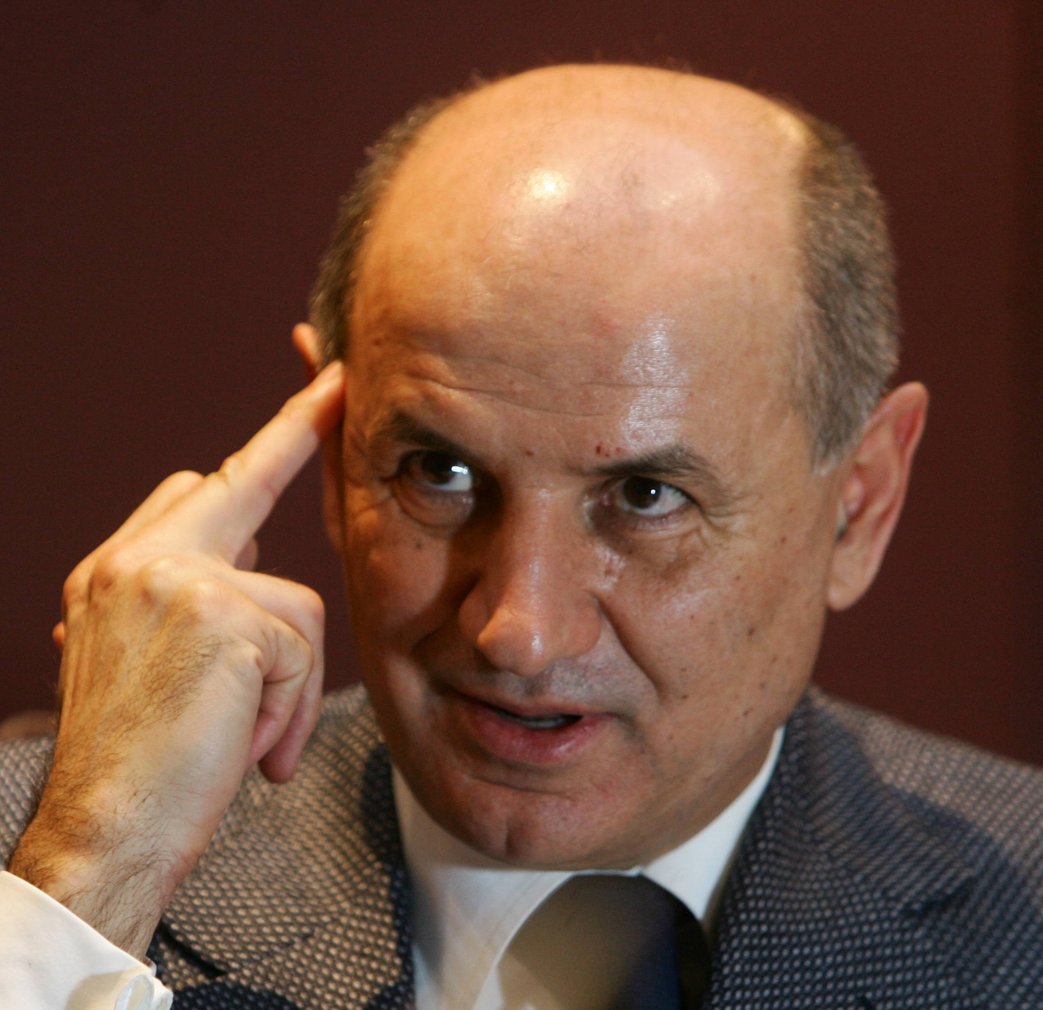 George Copos sta in camera cu Meme Stoica si Gica Popescu