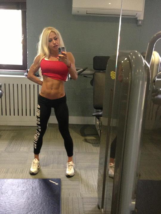 De cand frecventeaza sala, Oana are un abdomen de fier