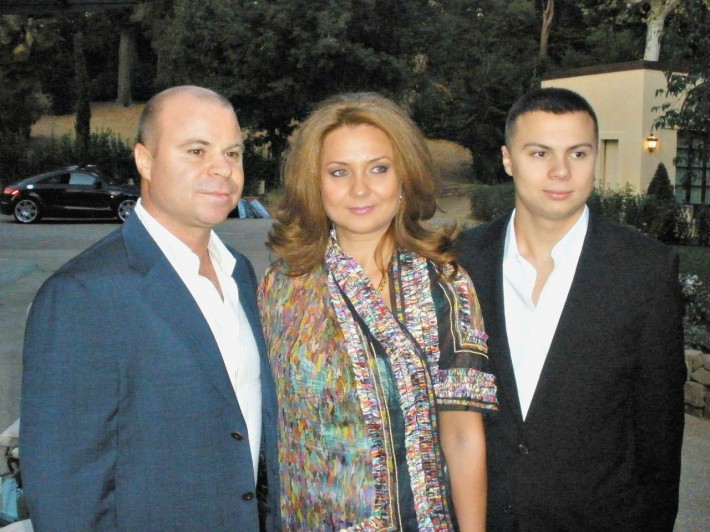 Nicu Gheara, alaturi de sotia, Mihaela, si de fiul lor, Cristi