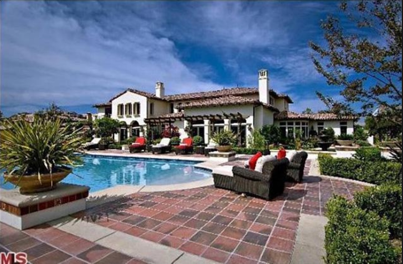 Artistul american Justin Bieber si-a scos si el proprietatea la vanzare