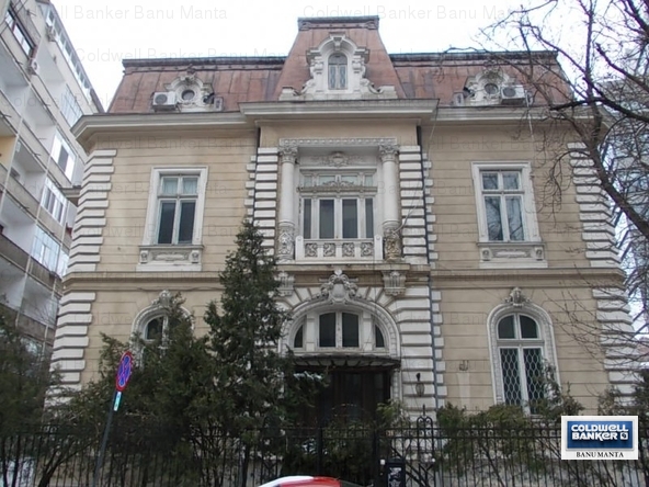 O alta vila extrem de scumpa este tot in aceeasi zona, dar costa doar sapte milioane de euro