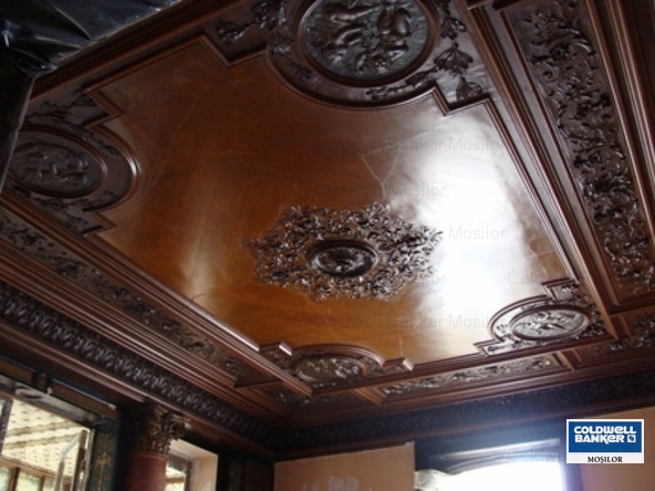 Cum era de asteptat la cateva milioane de euro, interiorul este pe masura