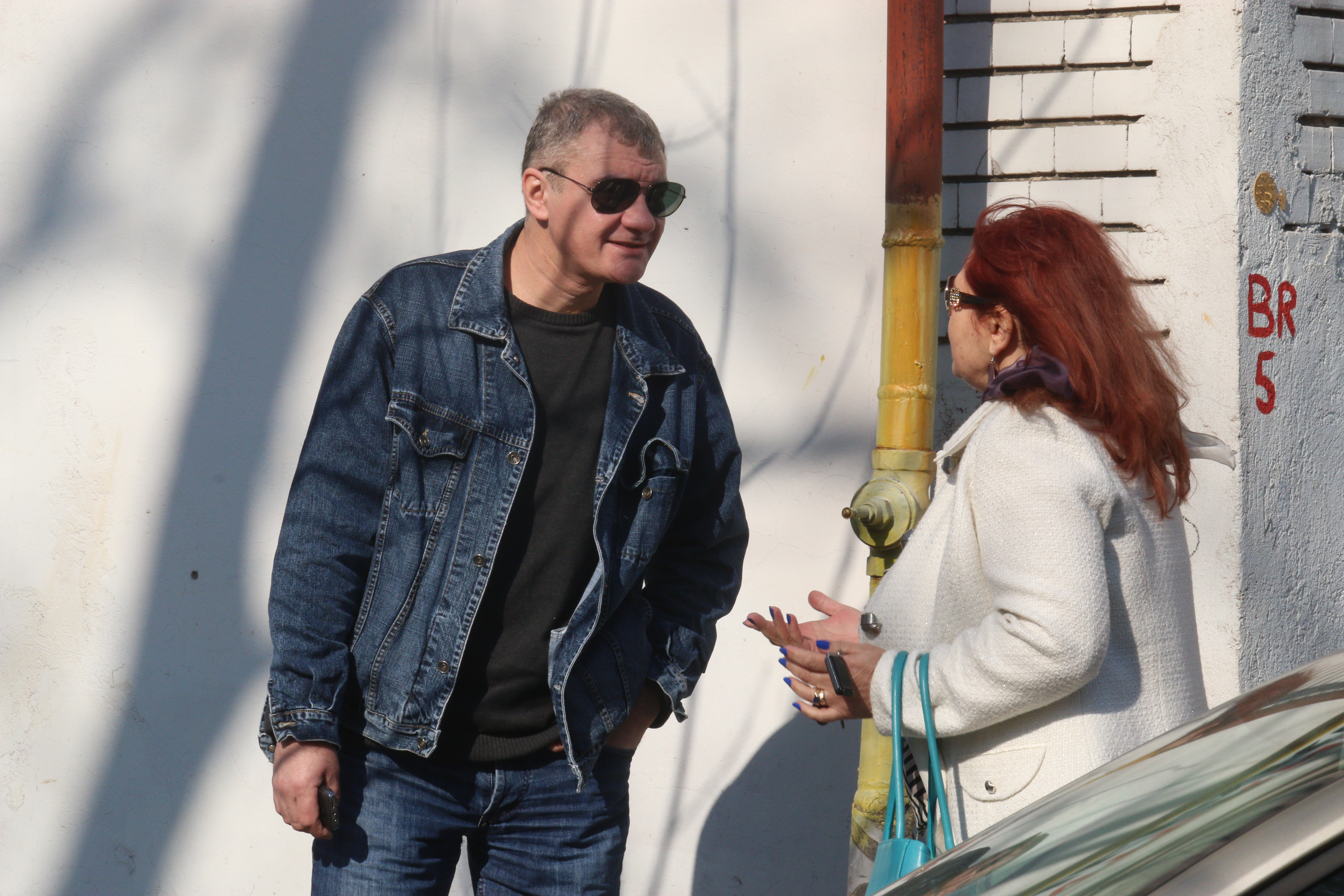 Femeia s-a intalnit cu pictorul si i-a cerut acestuia socoteala