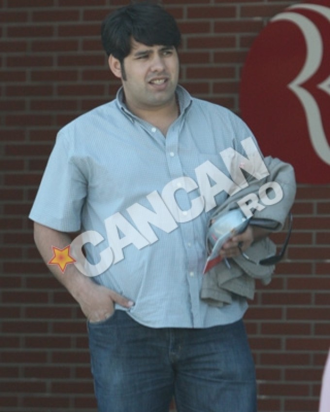 Costel Busuioc s-a inscris la concurs la indemnul colegilor zidari, care l-au auzit cantand pe schele!