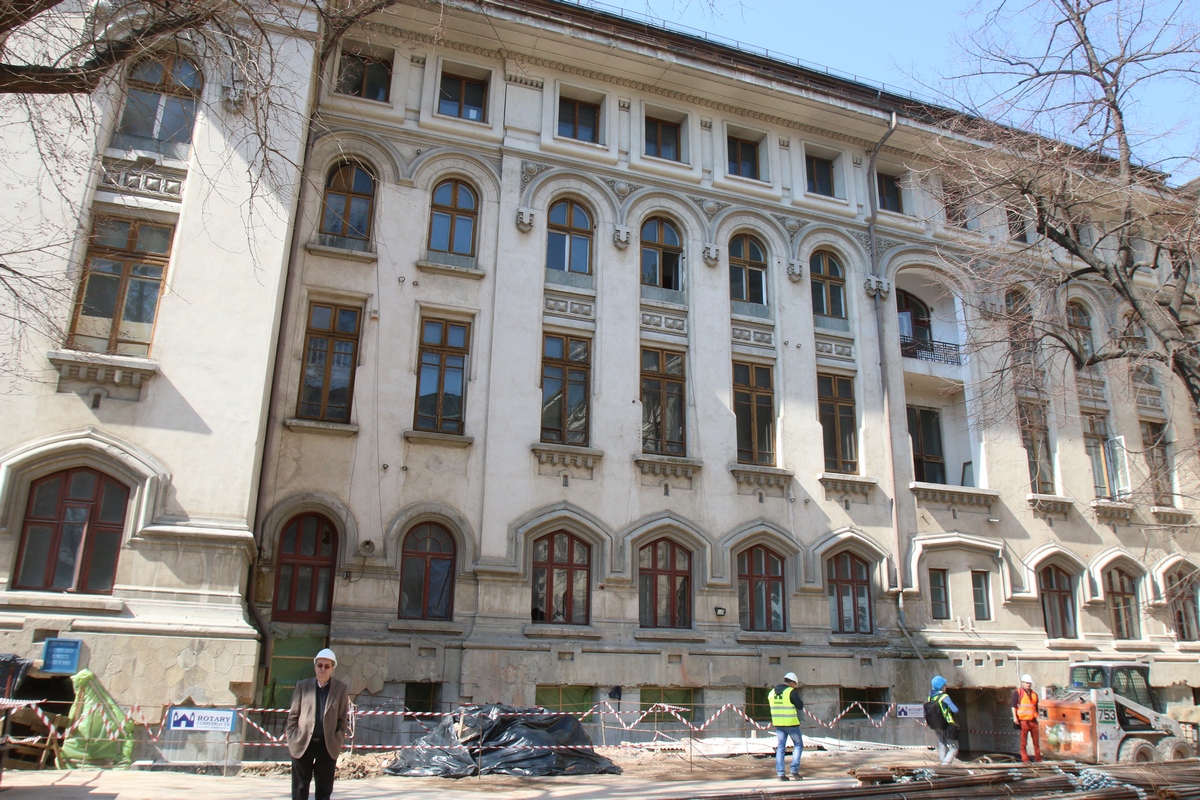 Edilul sef vrea sa amenajeze si o parcare subterana de 100 de locuri