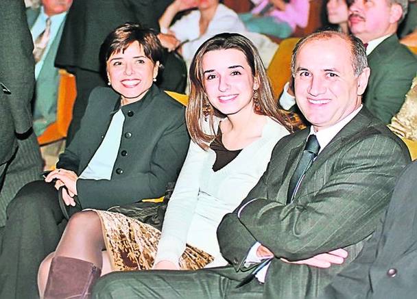 Copos nu se poate opri din plans, atunci cand se gandeste la familia sa