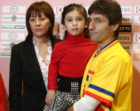 Sotii Dana si Iosif Rotariu au fost impresionati de povestea fetitei, pe care au adoptat-o cand avea 3 ani