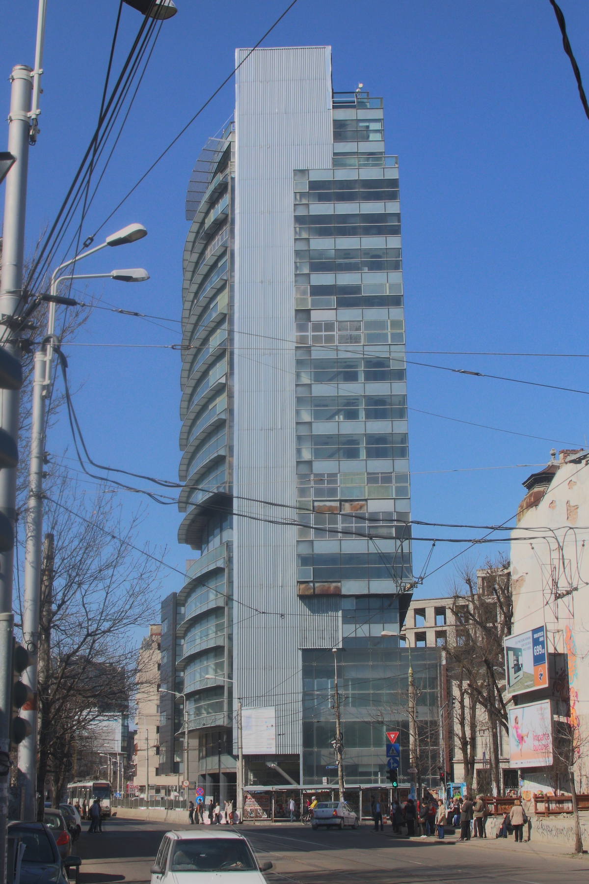 Milennium Building a ramas parasita dupa incendiul din 2009