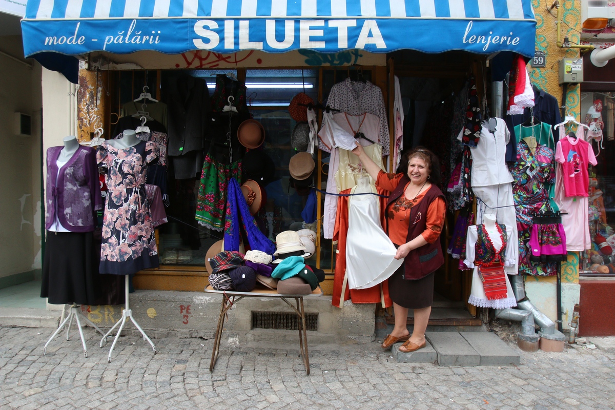 Doamna Ani este trista ca nu vine din urma nimeni, care sa ii invete meseria