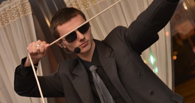 Cripto a invatat singur sa faca trucuri de magie si mentalism