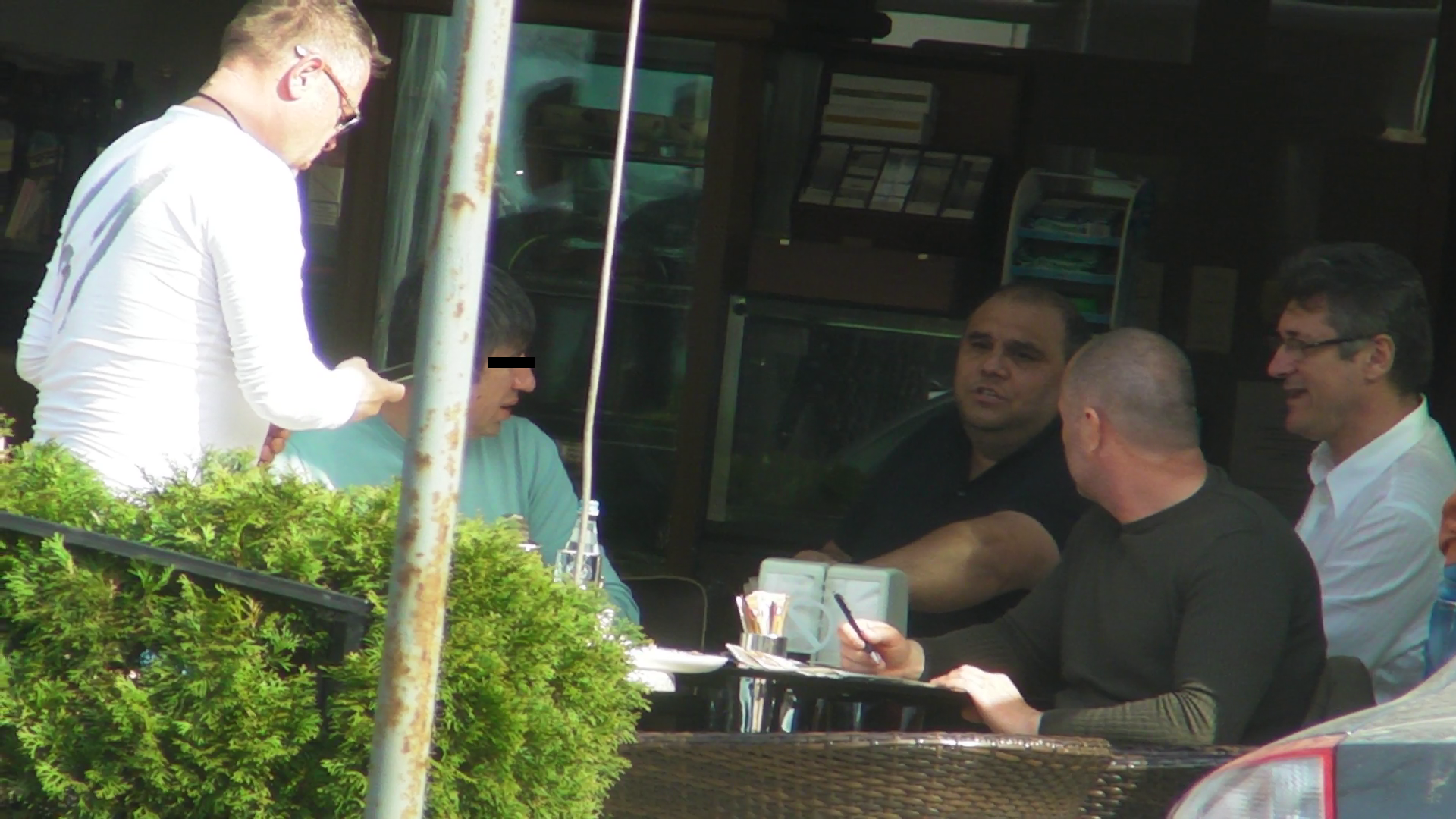 Fostul iubit al Andreei Spataru le explica ceva amicilor sai