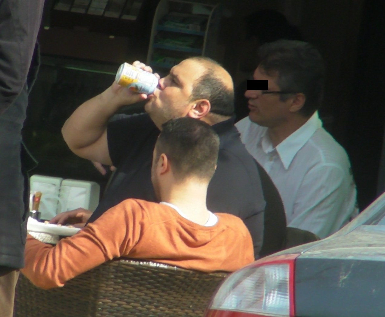 Insetat, da pe gat o doza intreaga de suc