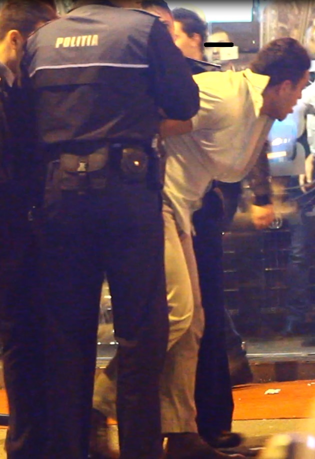 Pentru ca a fost recalcitrant politistii au trebuit sa il incatuseze