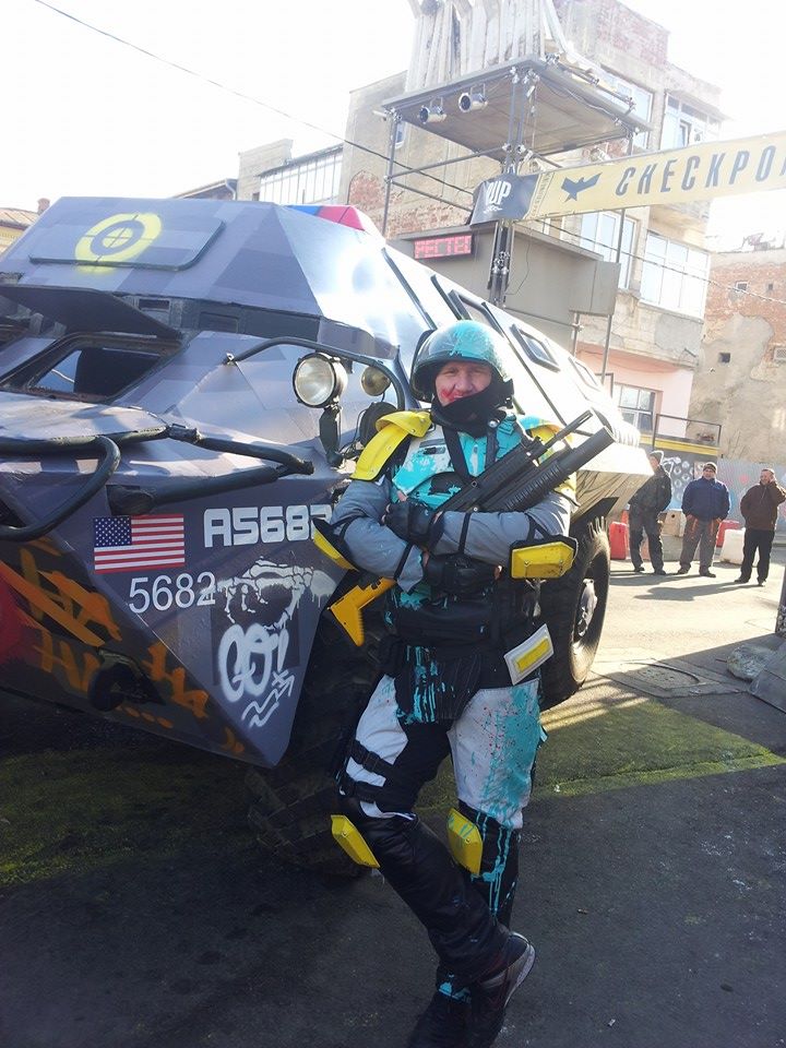 Tolea a avut capul tinta, dupa cum se vede dupa urmele de vopsea de pe casca