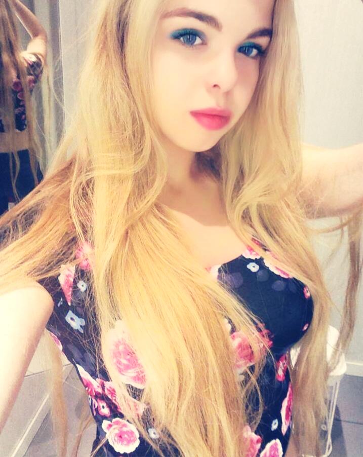 Patinatoarea de 16 ani a ajuns sa antreneze juniorii pasionati de sportul gheata