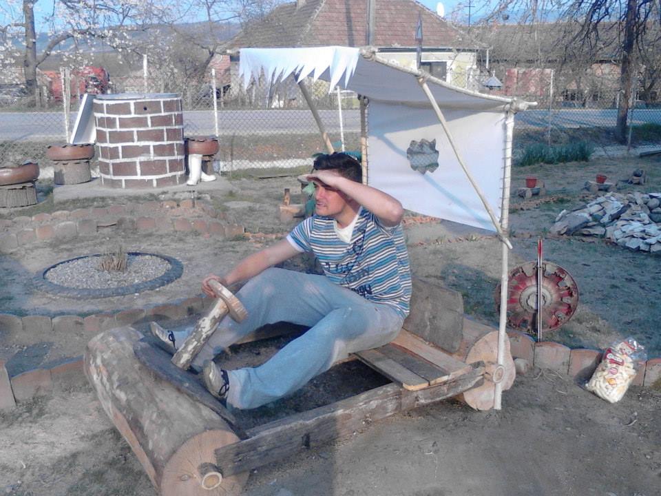 Lemnele le-a strans inca de iarna trecuta