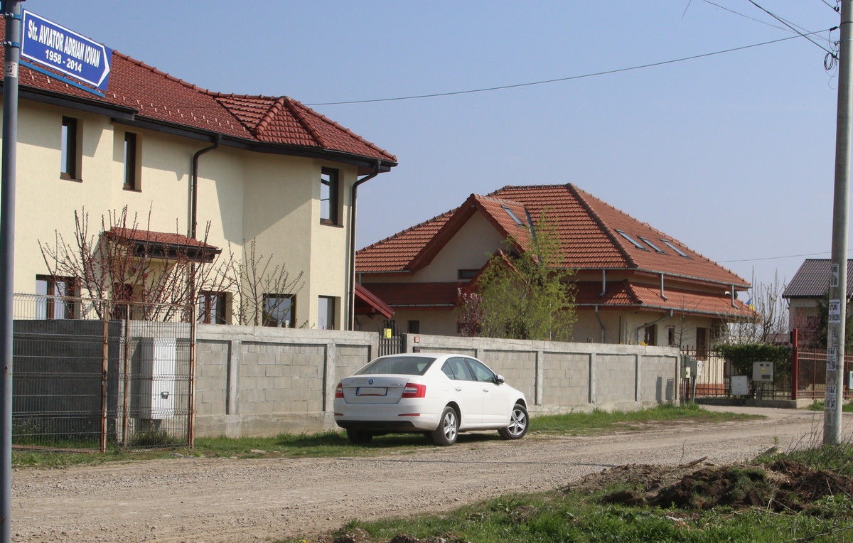 La casa lui Iovan luminile stau aprinse