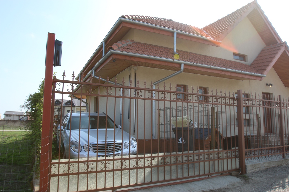 Masina lui Iovan a fost adusa acasa