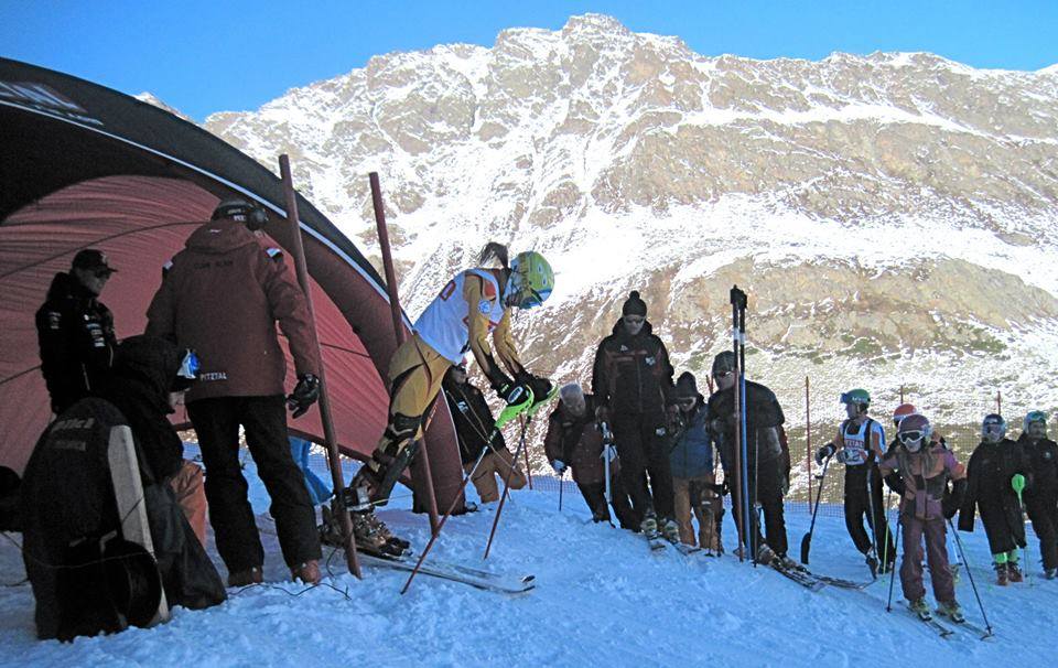 Laura se pregateste sa devina un medic oftalmolog de succes