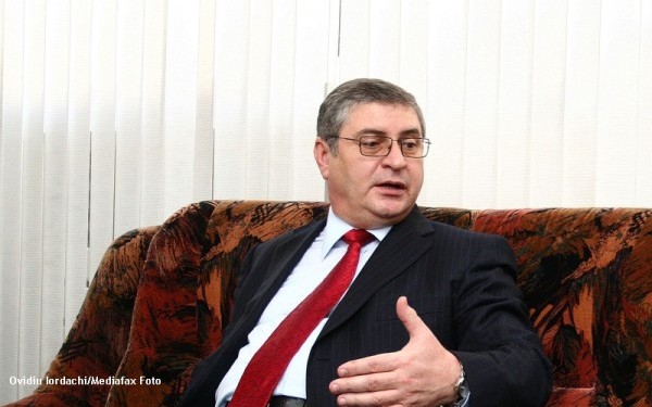 Procurorul Marcel Sampetru i-a cerut finului sau, seful Serviciului de Investigare si Protectie Interna Ilfov, sa afle daca sotia a pus detectivi pe urmele luifoto: Mediafax