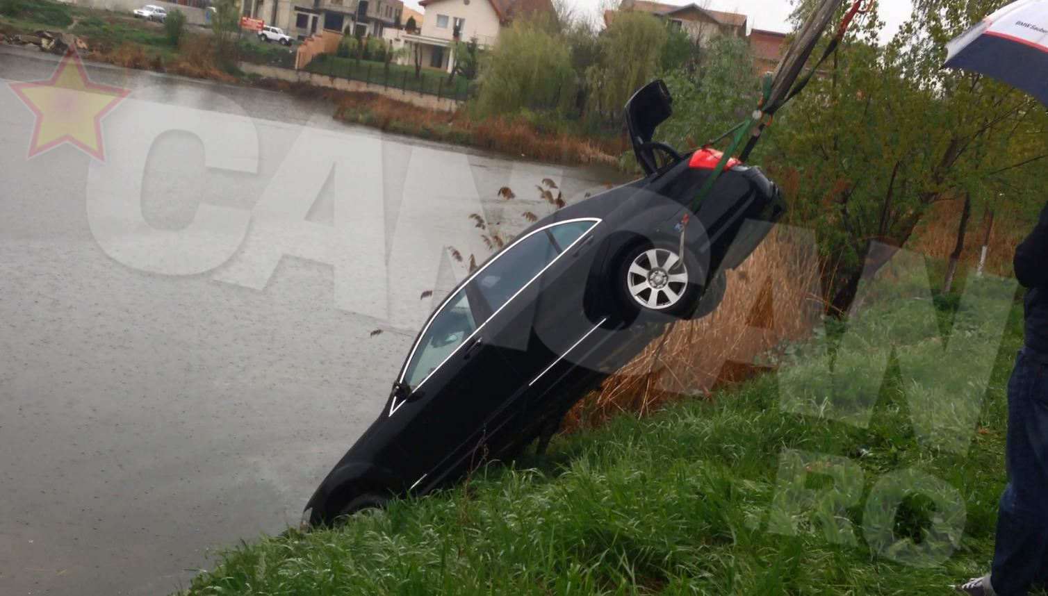 Andrei a trebuit sa inoate pana la mal