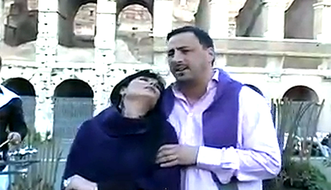 Carmen si Trandafir de la Roma au filmat un videoclip in fata Colosseum-ului