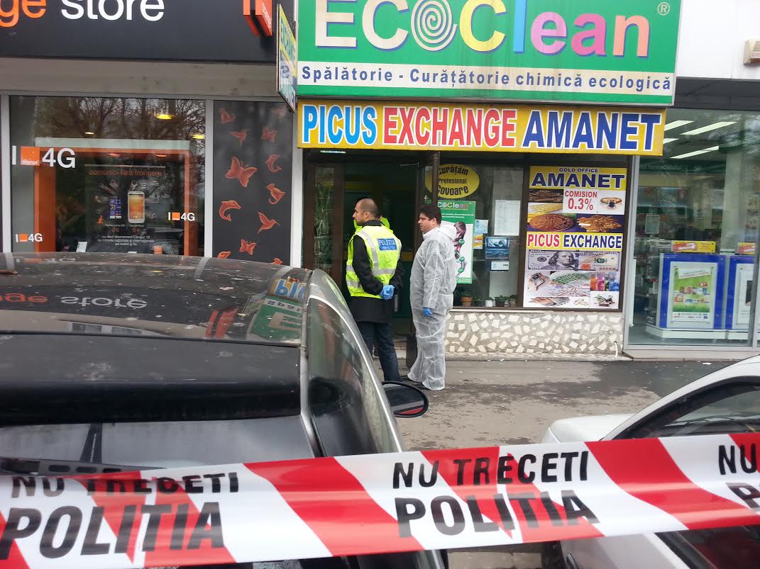 Hotul nu purta cagula si avea intre 25 si 30 de ani