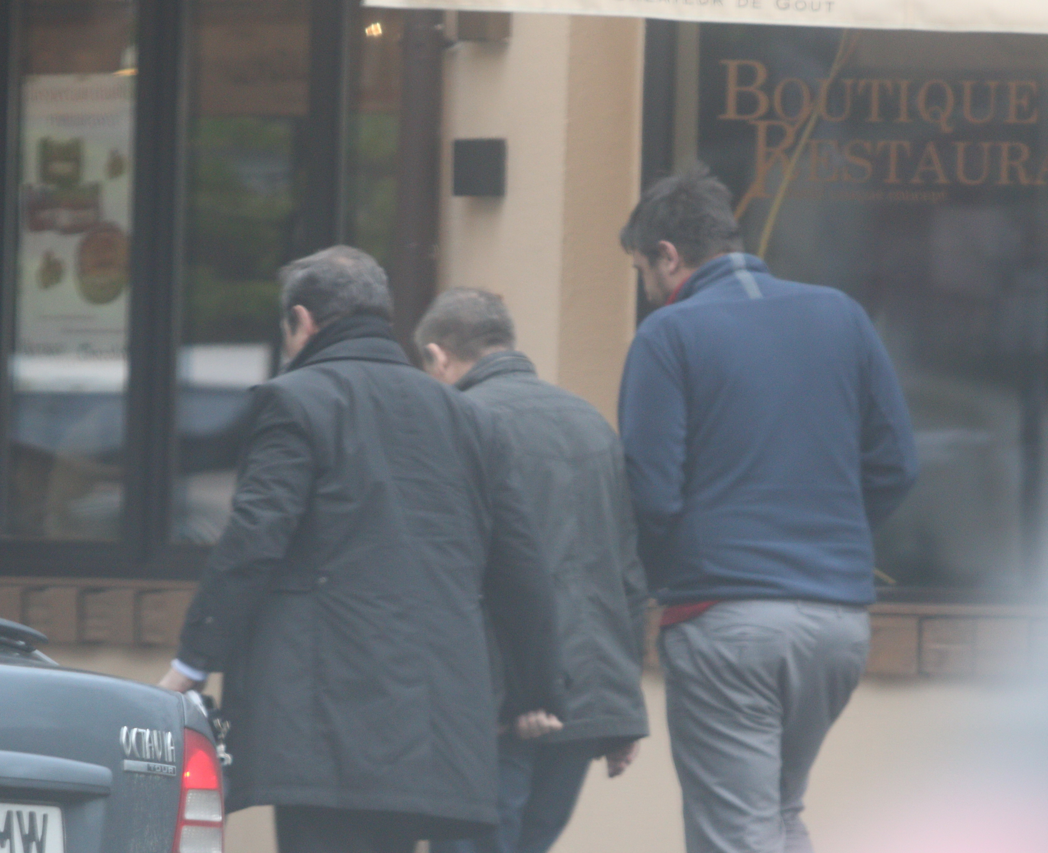 Ajung la cafeneaua din Dorobanti