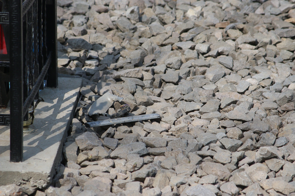 Chiar si langa monument mai se gasesc bucati din Bentley