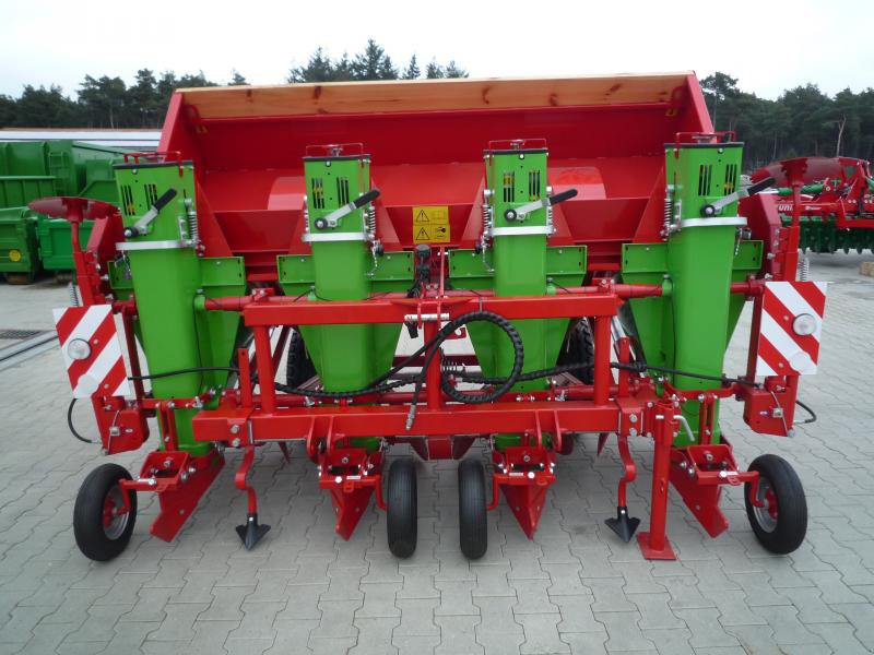 Fostul milionar s-a ales doar cu o masina de plantat cartofi