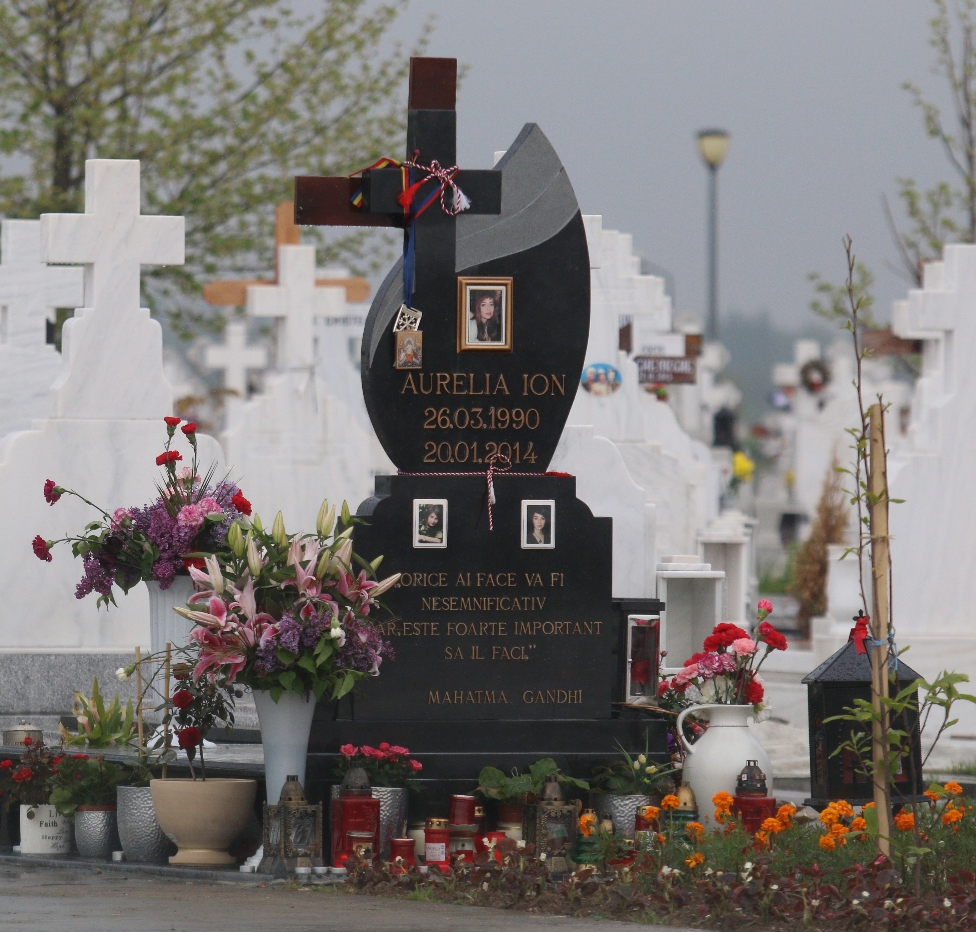 Mariana, sora Aurei, ne-a spus ca monumentul nu este finalizat