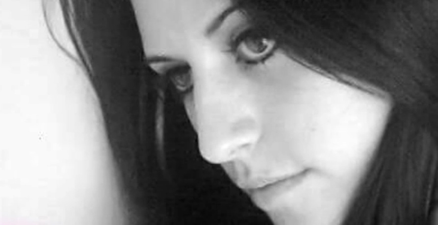 Tanara a fost ucisa cu zece lovituri de cutit