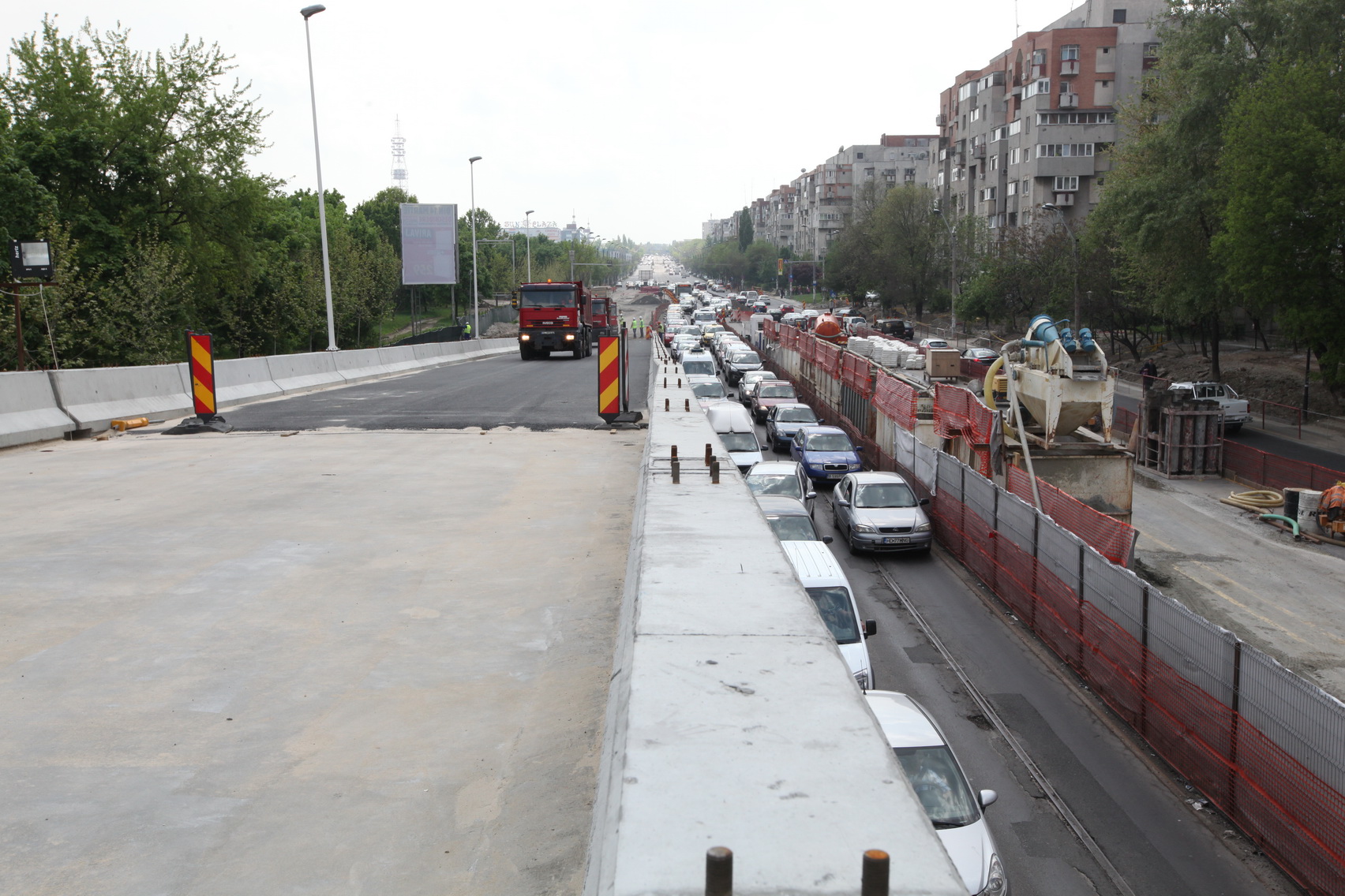 Oprescu este multumit ca primul pod al pasajului Mihai Bravu a trecut testul rezistentei