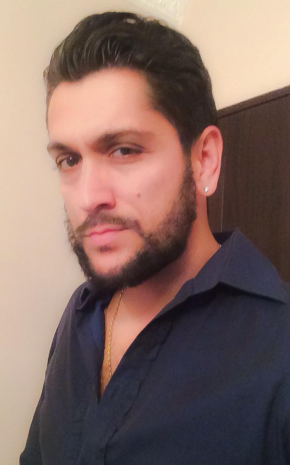 Cezar a inceput sa se pregateasca pentru vacanta de pe Muntele Athos, el a inceput sa-si lase barba sa creasca