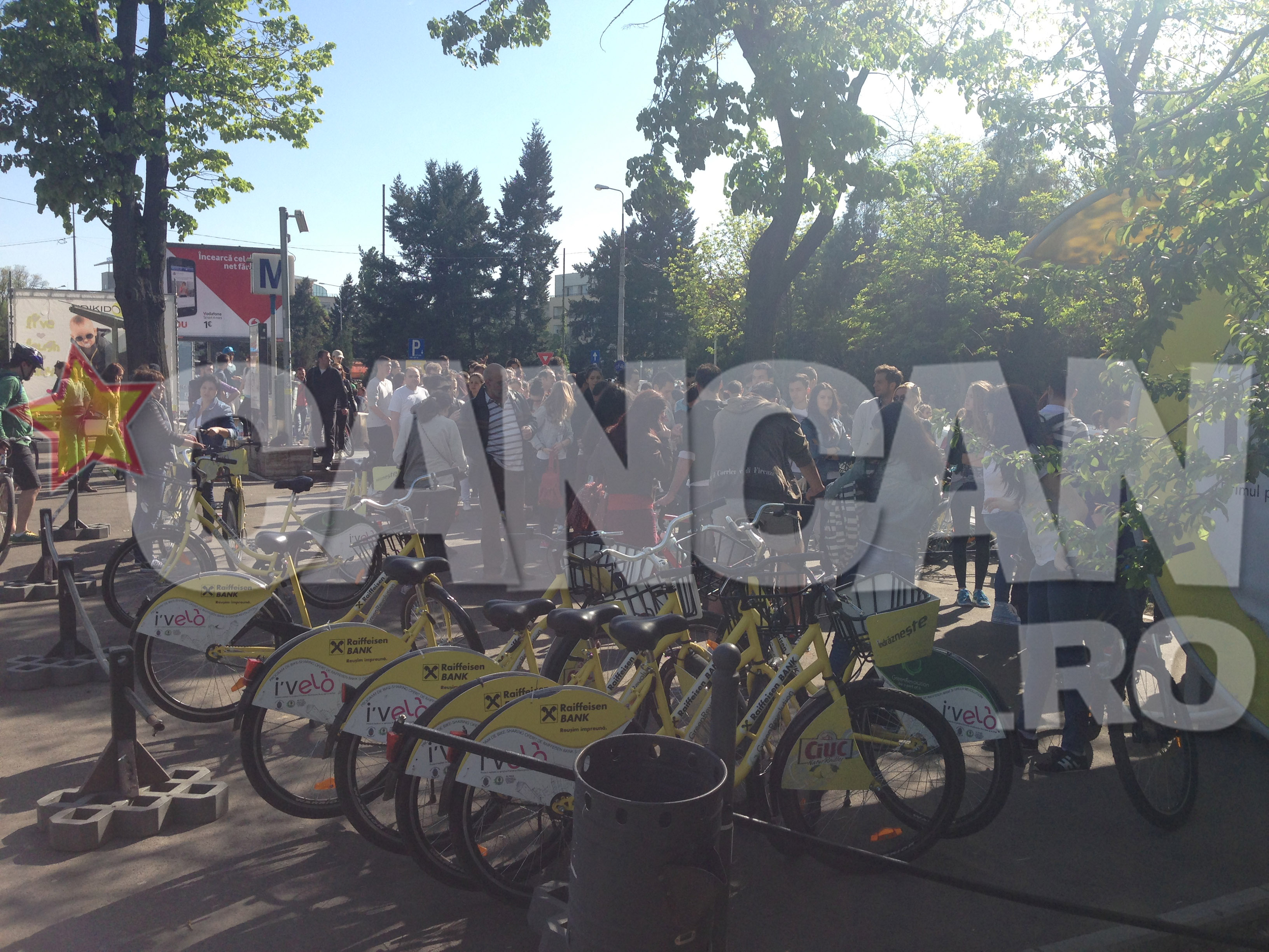 Parcul herastrau a fost luat cu asalt de cei care au vrut o plimbare in aer liber