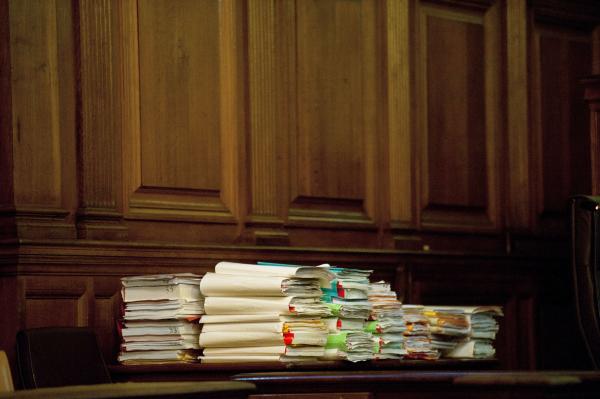 Judecatorul ii contacta prin oamenii sai pe inculpatii din diferite dosare si le prezenta