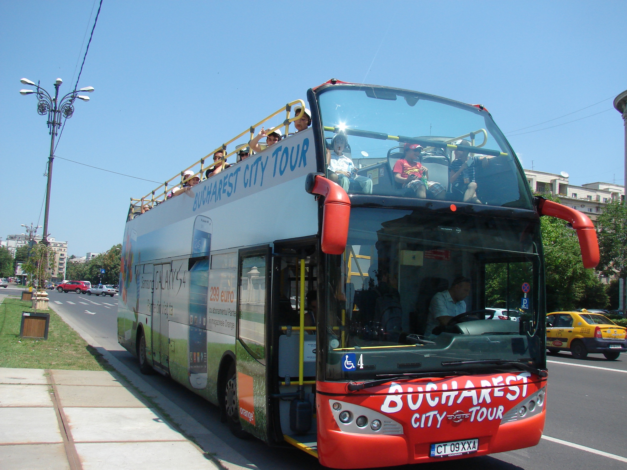 Autobuzele supraetajate strabat zilnic Capitala