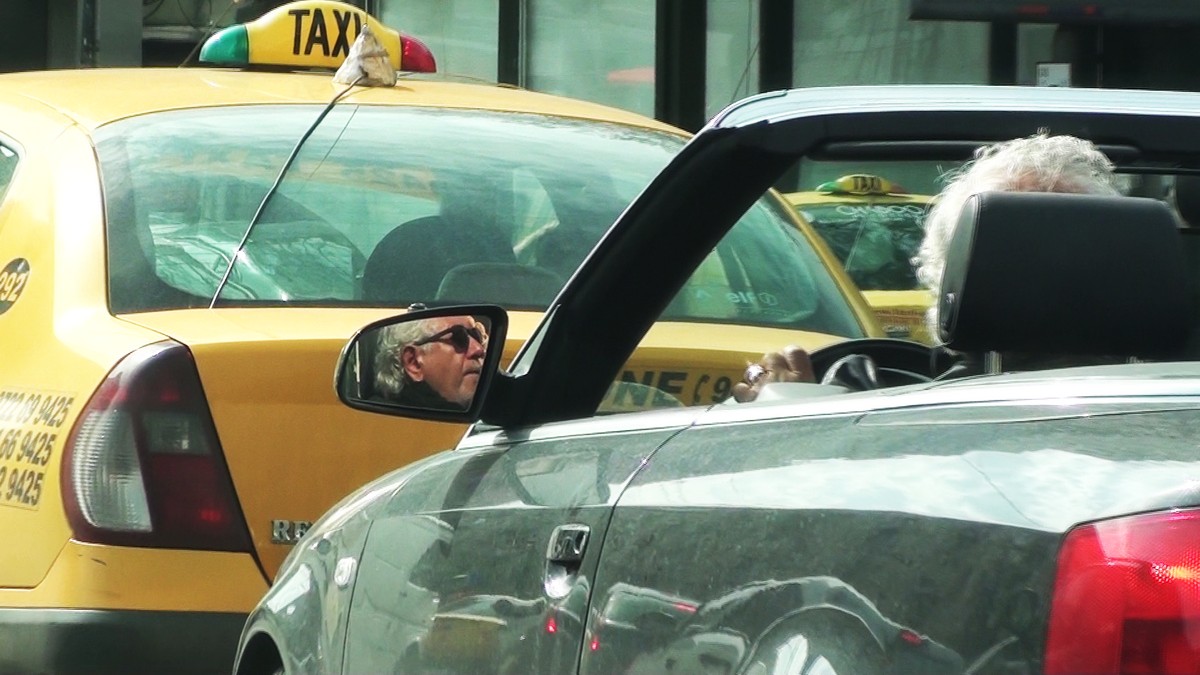 Artistul a intors cateva capete in trafic