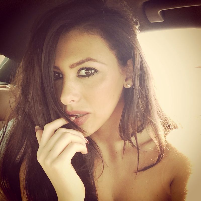 Bianca ne-a povestit cu lux de amanunte cum a decurs prima experienta sexuala