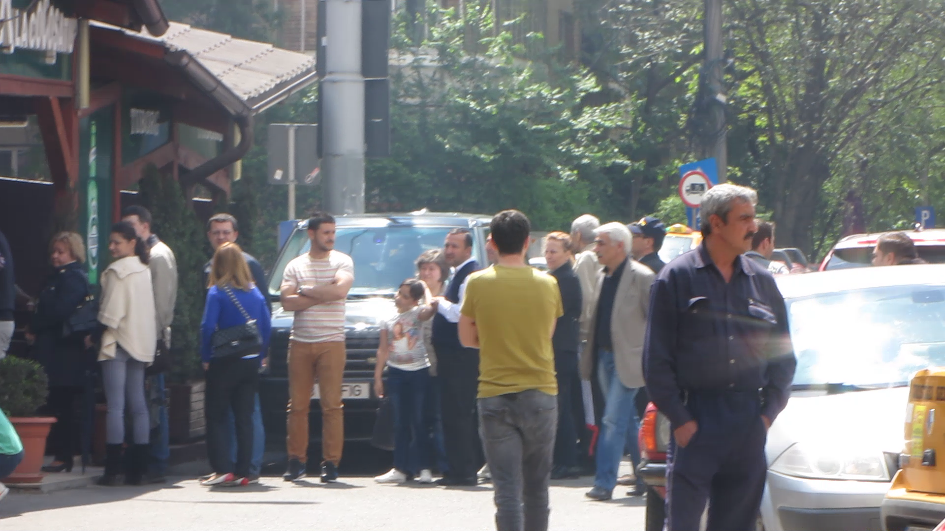 La un moment dat coada a ajuns pana in strada