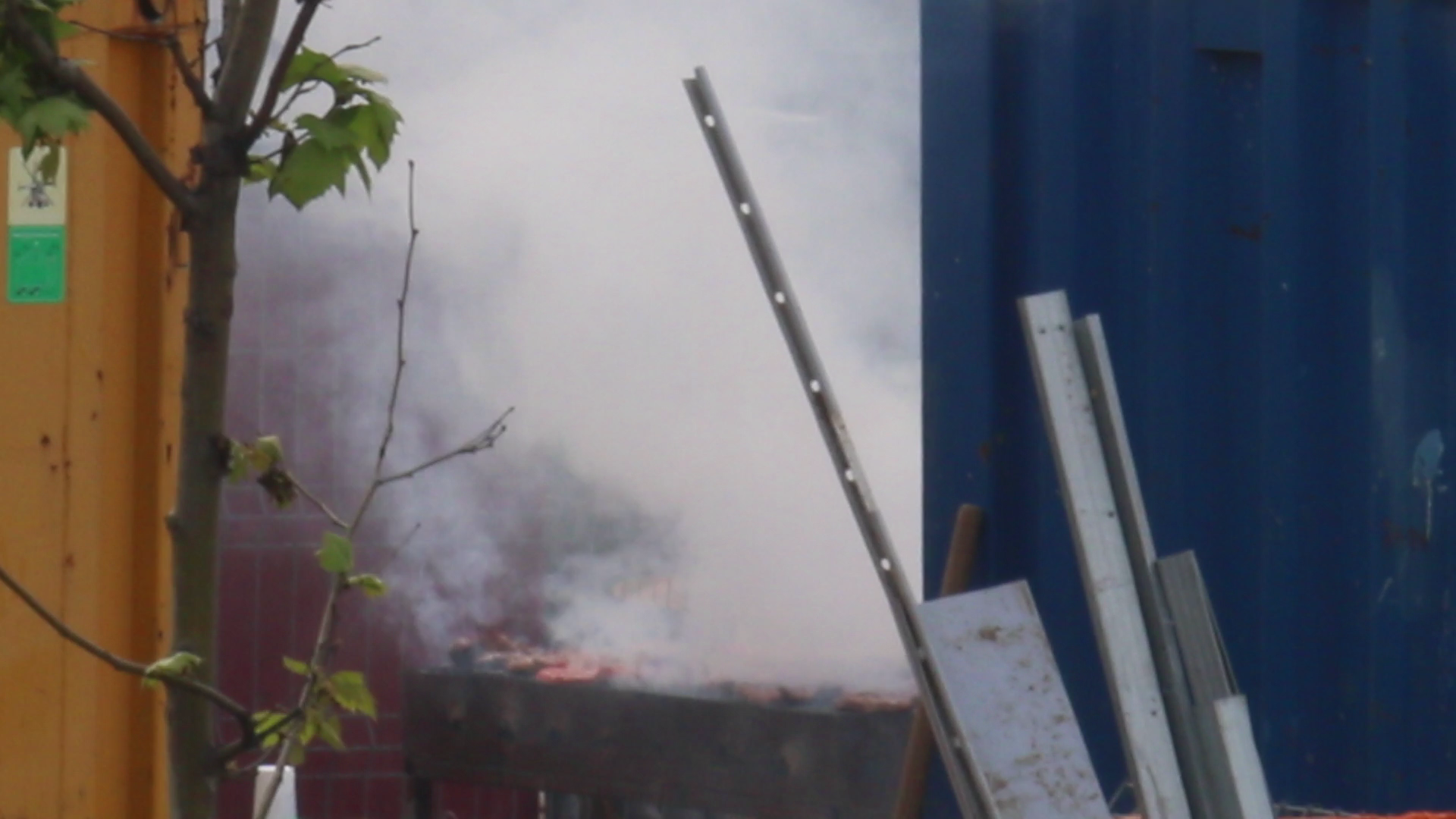Fumul de la gratarul muncitorilor s-a intins peste toata zona de la Podul Pipera